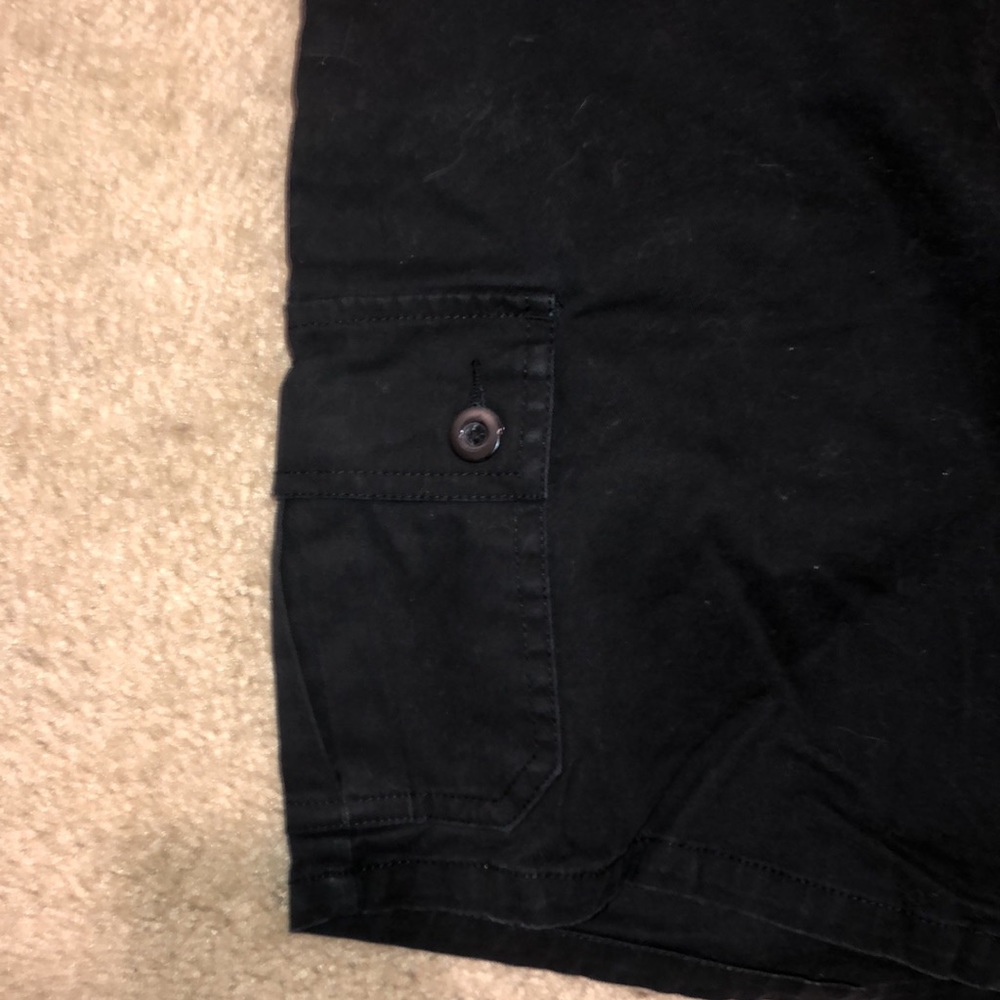 ASOS Dark Future Black Cargo Shorts - Picture 2 of 6